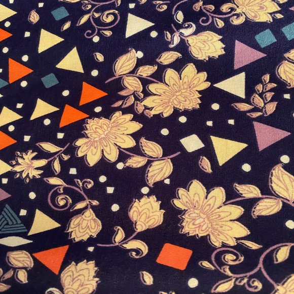 LulaRoe Perfect Tee, Size XL (18-22), NWT - Picture 2 of 3